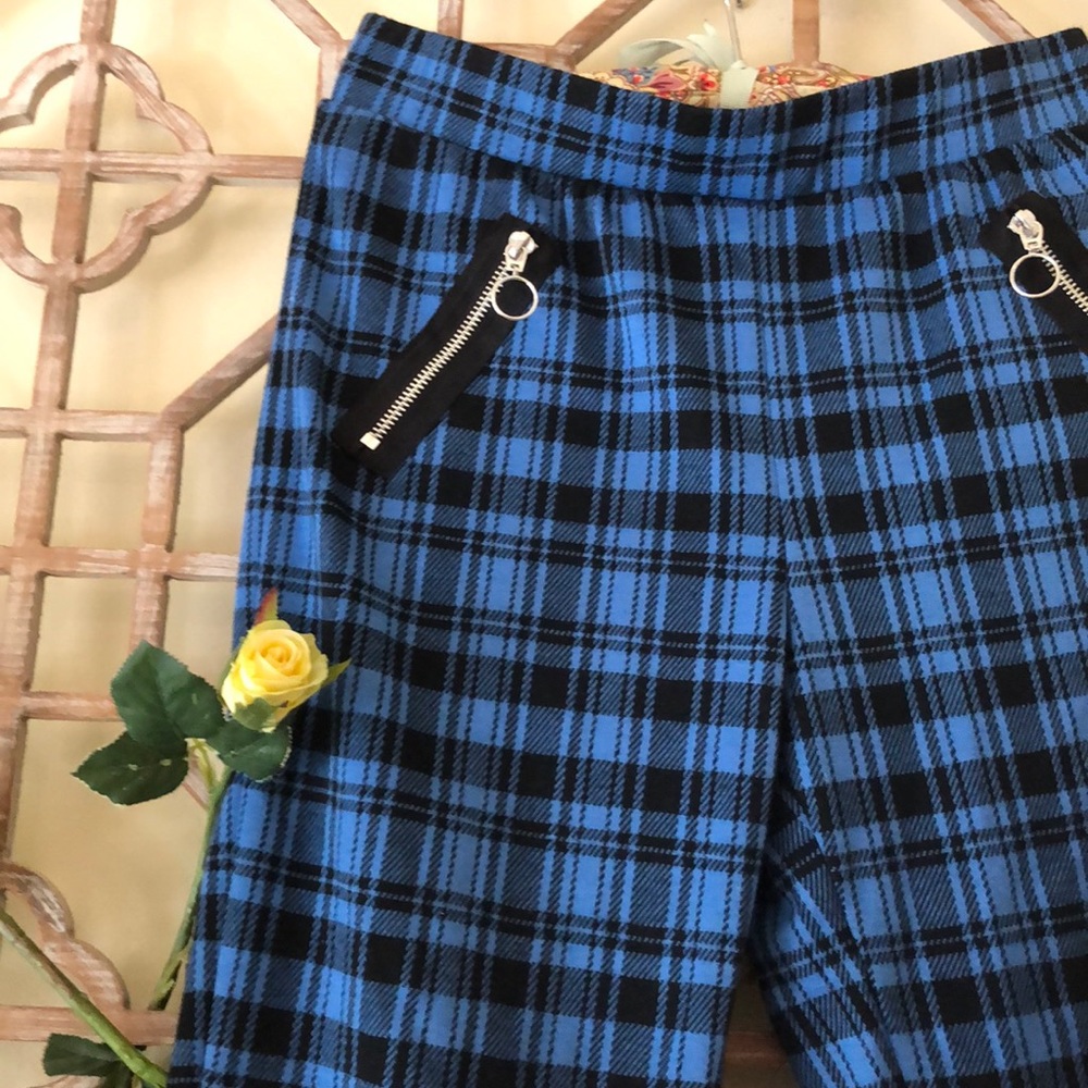 Blue & Black Check Capris With Elastic Waist - image 2
